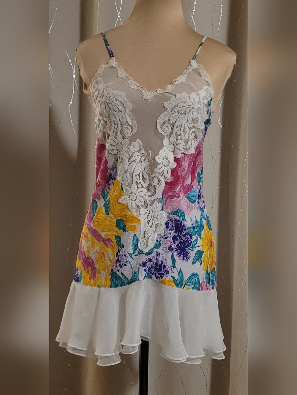 ​Vintage Victoria's Secret Gold Label Floral Lace Ruffle Nightie Size P